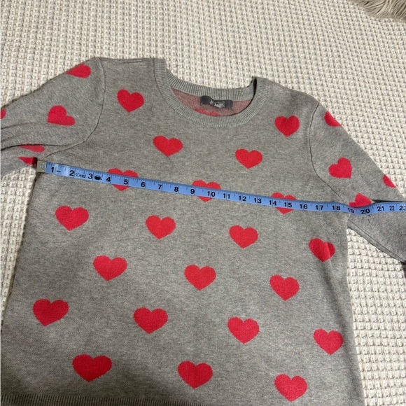 Marled Gray Sweater with Pink Heart Pattern - Picture 9 of 9